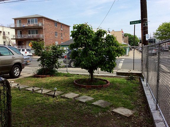 4th image of 66 Bay 49 St