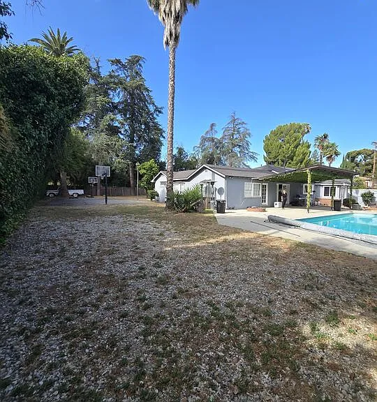 14151 Chandler Blvd — Photo 17