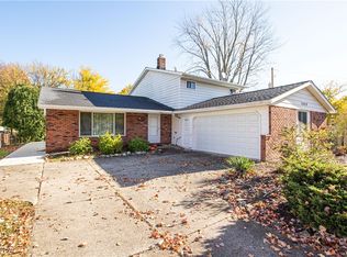 5409 Dorothy Dr, North Olmsted, OH 44070