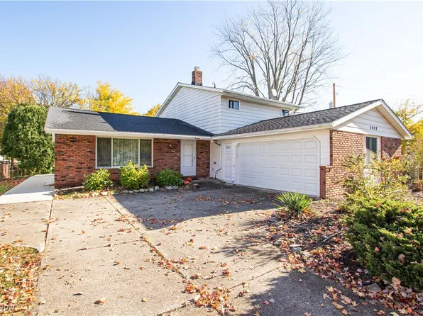5409 Dorothy Dr, North Olmsted, OH 44070
