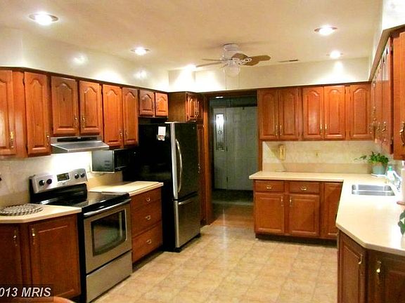 5th image of 843 Mission Valley Ln