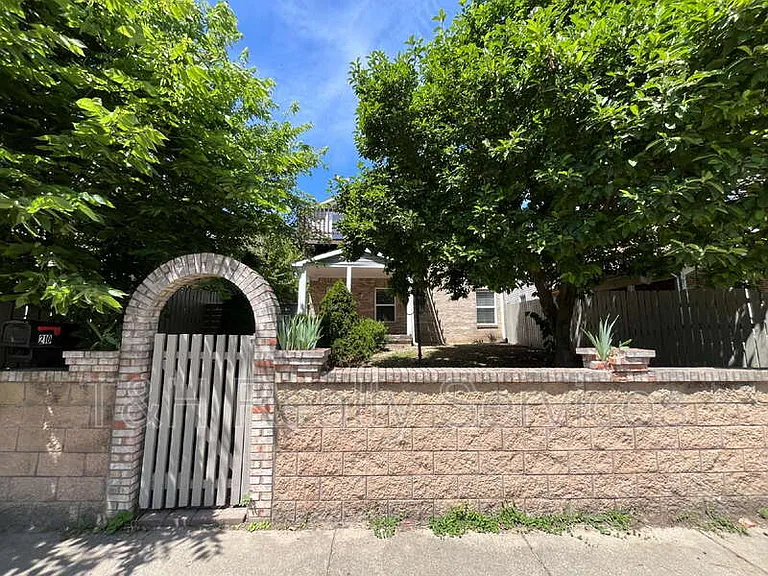 210 N Keystone Ave — Photo 2