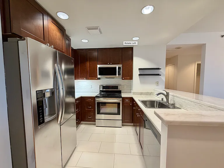 250 King St #1206 — Photo 5