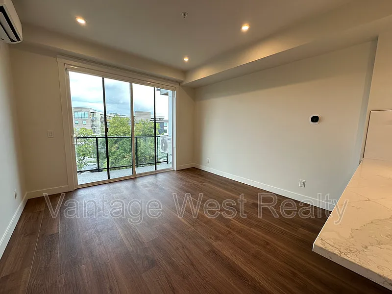 1 bed, 1.0 bath, 558 sqft, $1,750 — Photo 3