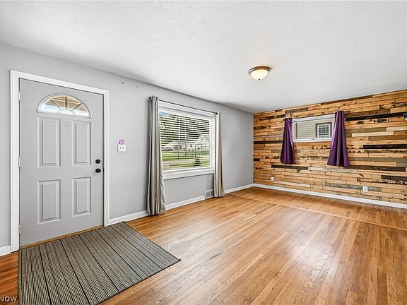 5th image of 107 Renee Dr