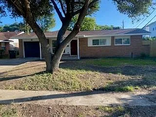 4 bed, 1.5 bath, 963 sqft, $1,650 — Photo 2