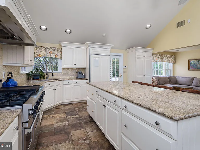 821 Pretty Brook Rd — Photo 16