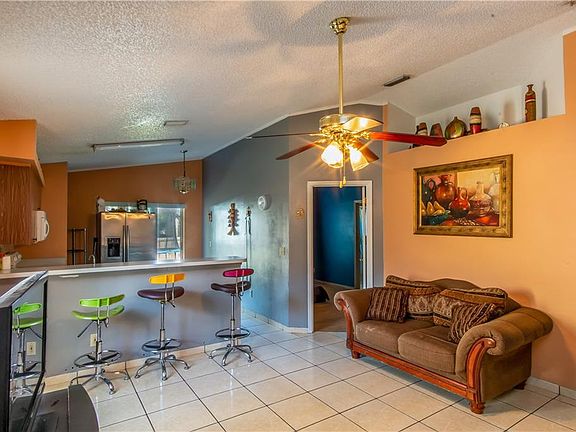 3rd image of 921 Vista Palma Way