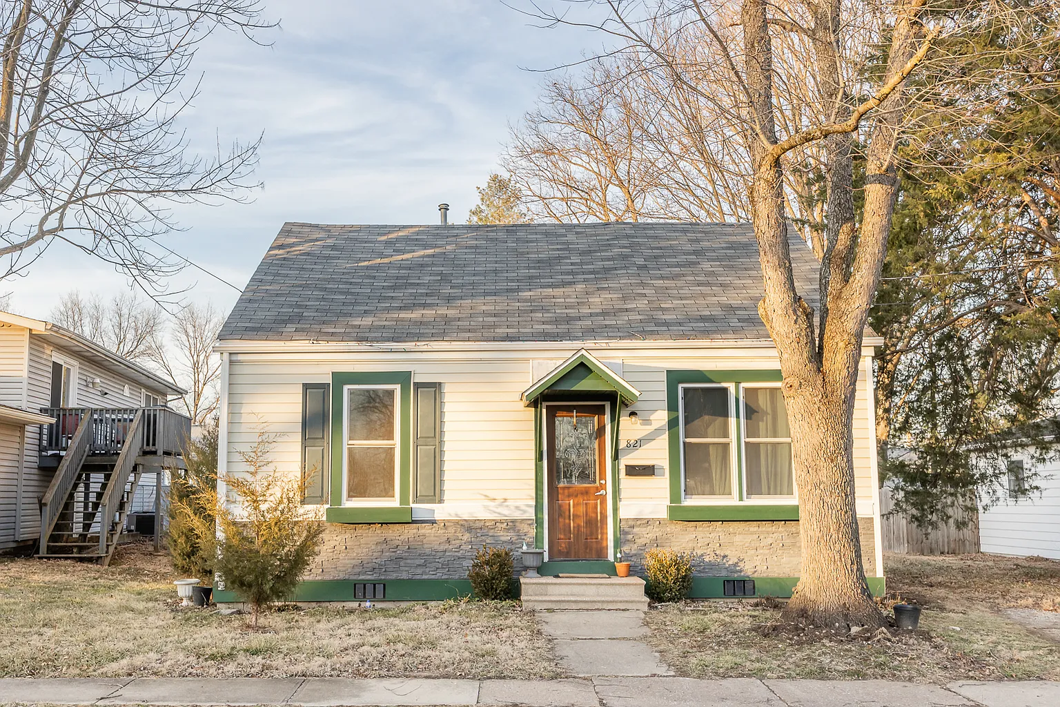 821 W Church St photo 1