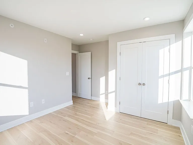 4926 Locust Street — Photo 8
