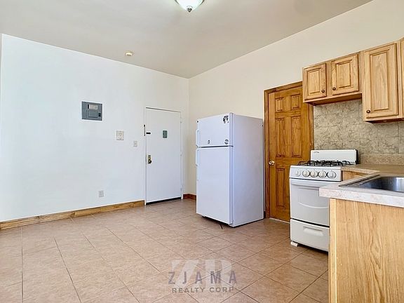 5th image of 1325 Pacific St #C7