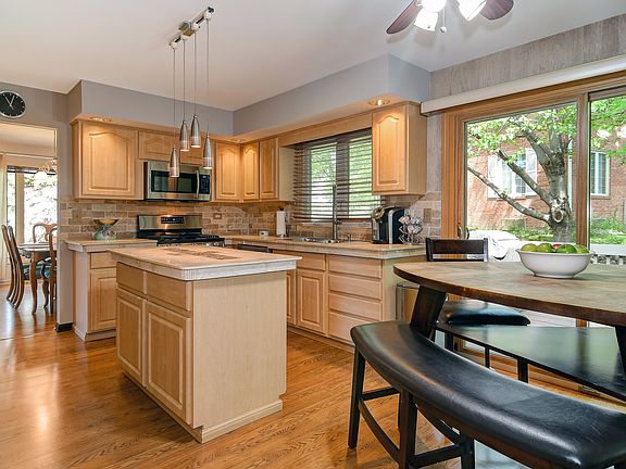 4th image of 1622 Old Oak Pl