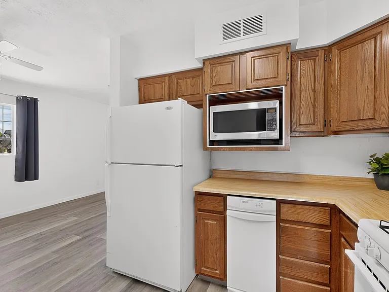 8715 Menaul Blvd NE — Photo 4