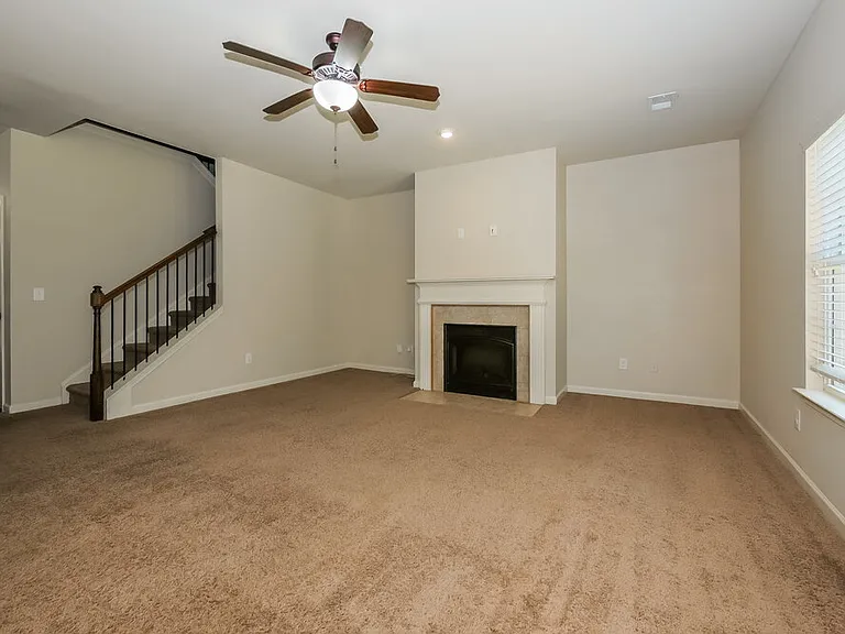 917 Piedmont Dr — Photo 4