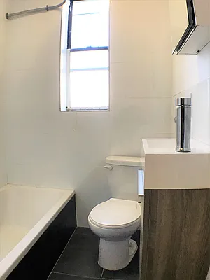 Rented by Lang Realty LLC | media 6