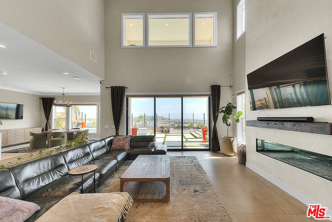 5 bed, 5.5 bath, 3691 sqft, $10,500 — Photo 4