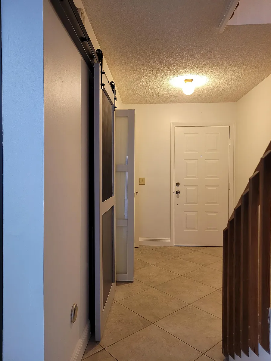 Building Photo - 4401 SW 70th Ter