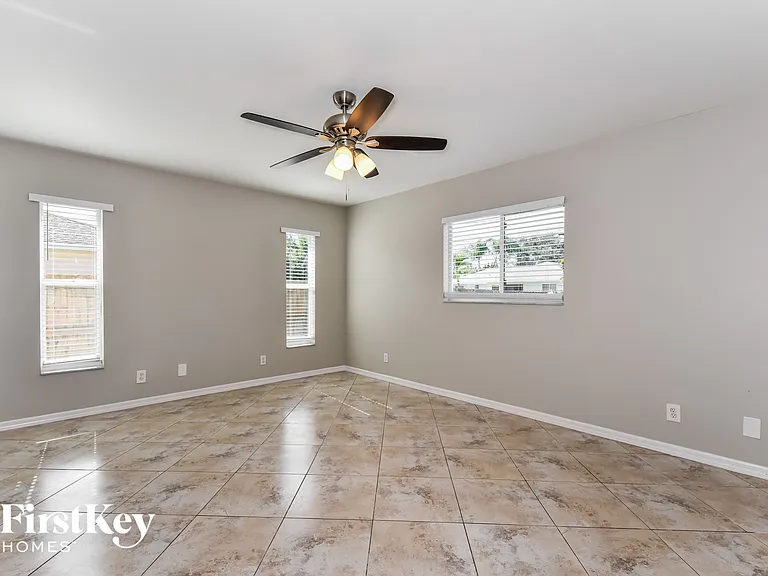 3736 SW Santa Barbara Pl — Photo 7