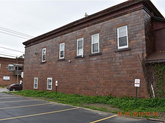 4th image of 209 Pine St