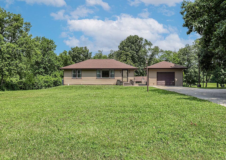 1st image of 2115 Maple Rd