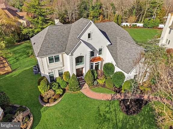 2nd image of 41 Galloping Hill Rd
