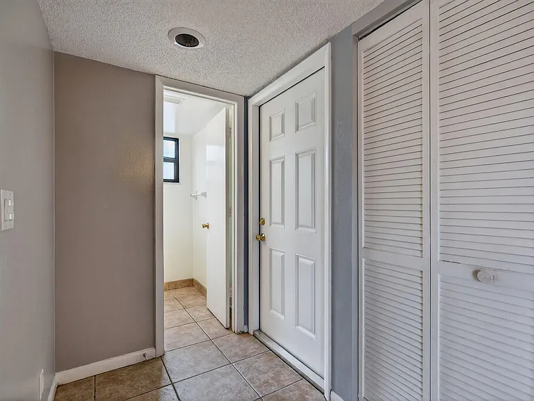 707 Stonewood Ct #19C — Photo 35