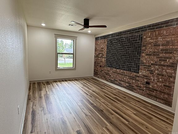 3rd image of 7 Pamela Ln