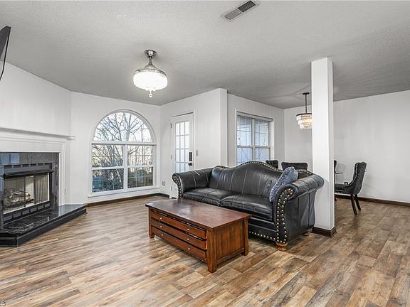 4th image of 3650 Morris Farm Dr APT 1B