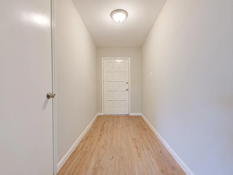 2035 Deerhurst Ln — Photo 3