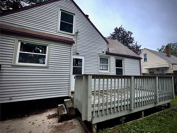 2nd image of 667 Meadowbrook Ave SE