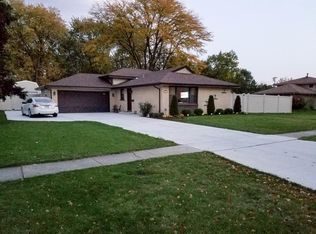 1043 Walter St, Lemont, IL 60439