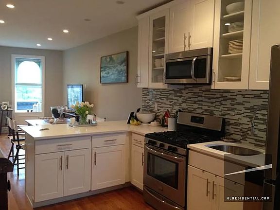 2nd image of 529 8th St APT 2C