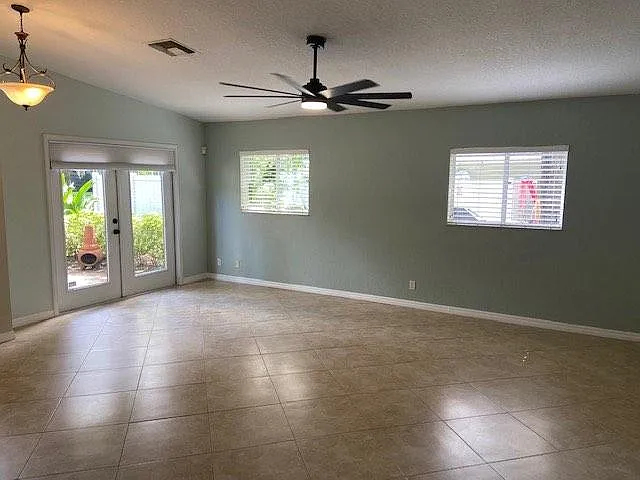1741 Goodrich Ave — Photo 11