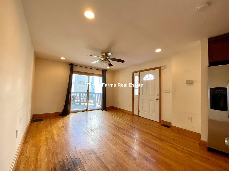 241 W 3rd St #2A