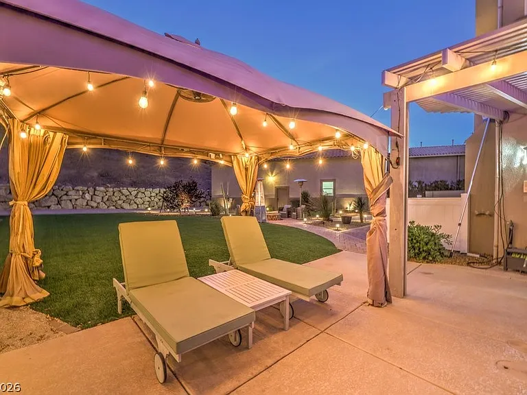 2849 Soaring Peak Ave — Photo 49
