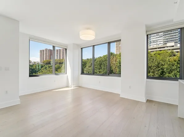 9 Avenue At Port Imperial image 11 of 47