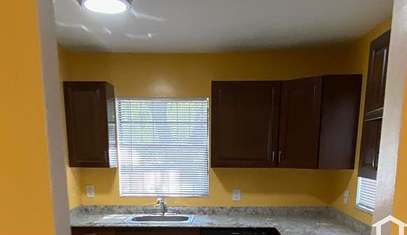 3rd image of 590 NE 162nd St