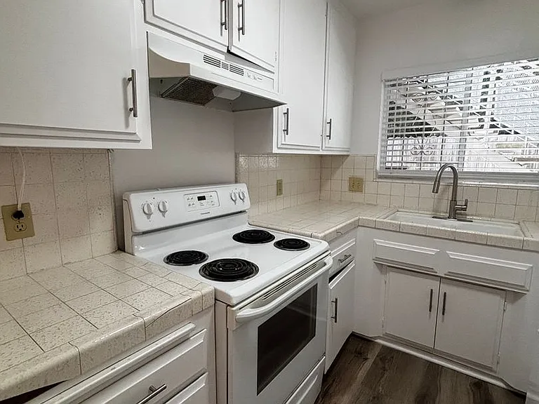 2264 Magnolia Ave — Photo 7