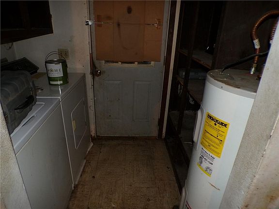 5th image of 105 S Holiday Ln