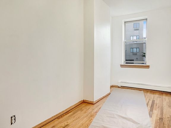 3rd image of 653 Humboldt St #Top