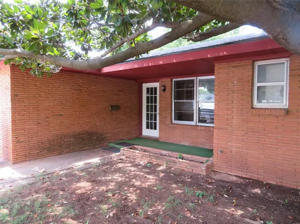 2401 W Modelle Ave, Clinton, OK 73601