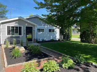 6460 Swiss Garden Dr, Temperance, MI 48182