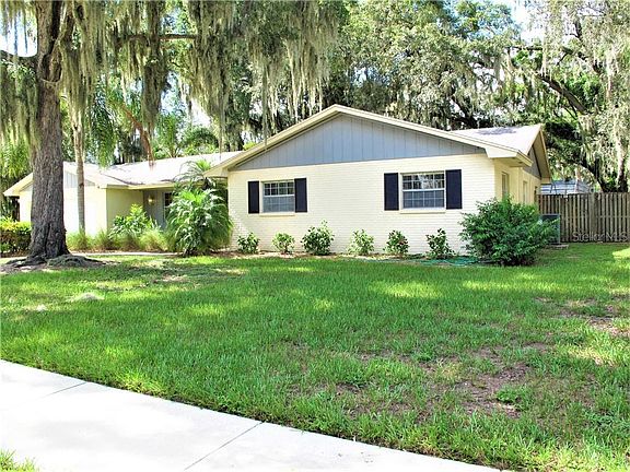 Home For Sale In OAK MONT UNIT 01