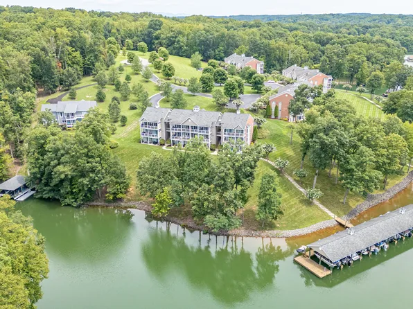 300 S Pointe Shore Dr, Moneta, VA 24121