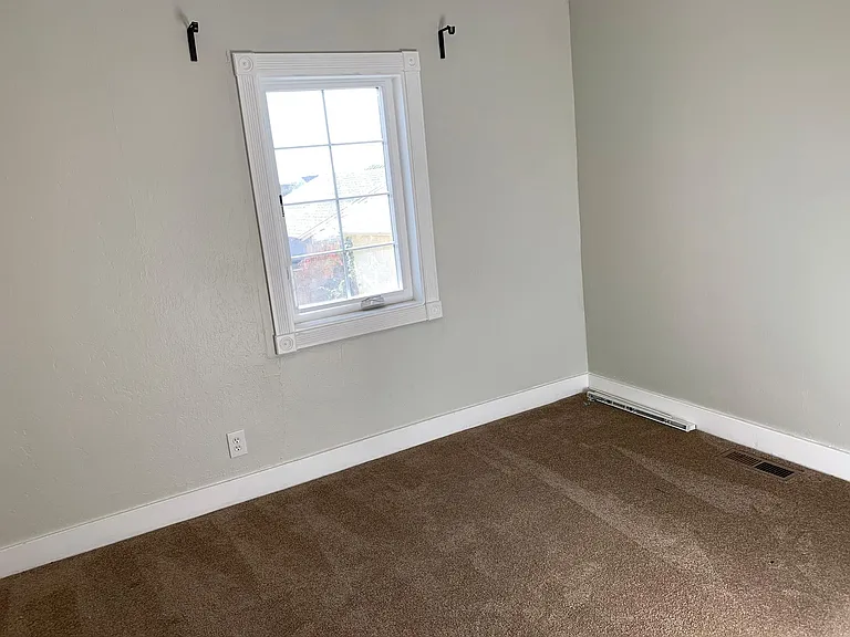 1615 Elm St — Photo 11