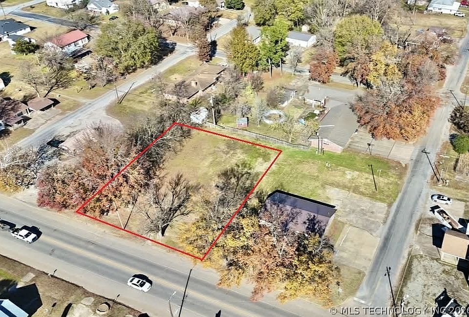 1st image of 405 W Main St