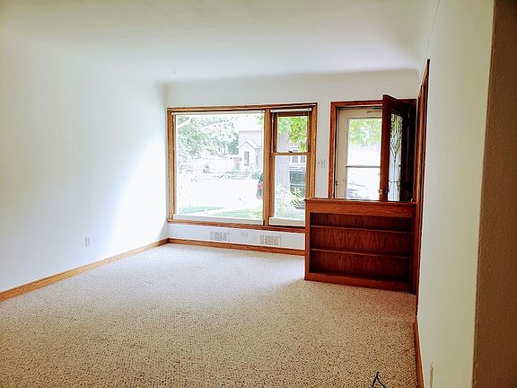 4th image of 223 Dakota St