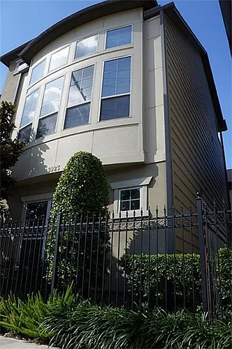 2923 Pease St Photo 1