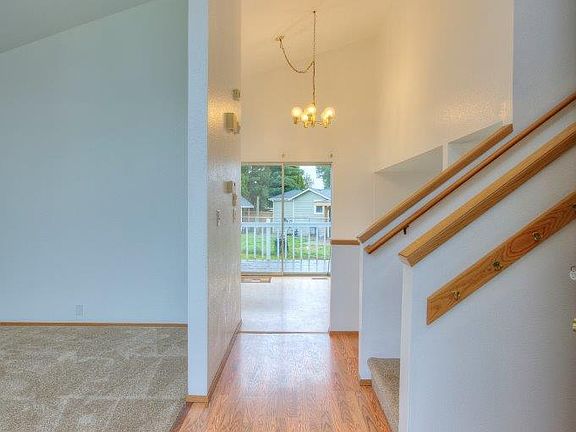 4th image of 118 Alder Ln S