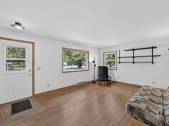 2nd image of 5509 Raymond Rd